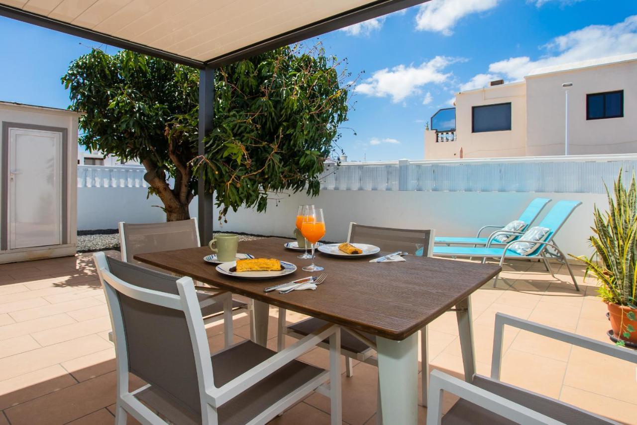 Playa Honda SunSet Apartment Bagian luar foto